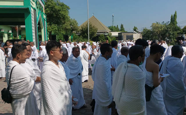 ILUSTRASI: Kegiatan manasik haji di kantor Kementerian Agama Kabupaten Madiun tahun ini. Jatah kuota haji tahun depan lebih rendah dari 2023.&nbsp;(DOKUMEN RADAR CARUBAN)