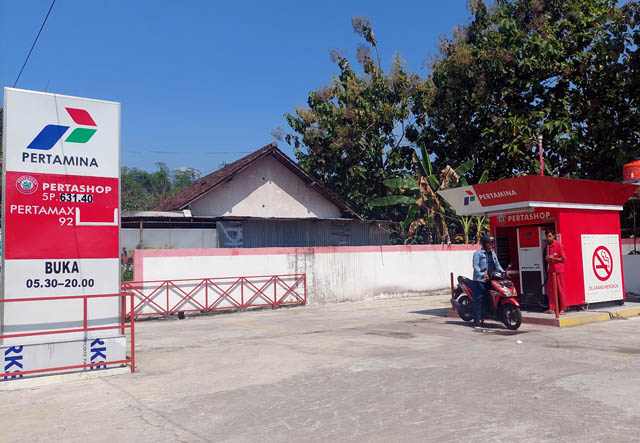 MENJAMUR: Salah satu pertashop di Desa Kaibon, Geger. Sebanyak 36 pertashop di Kabupaten Madiun belum ditera ulang tahun ini. (DIAN RAHAYU/JAWA POS RADAR CARUBAN)