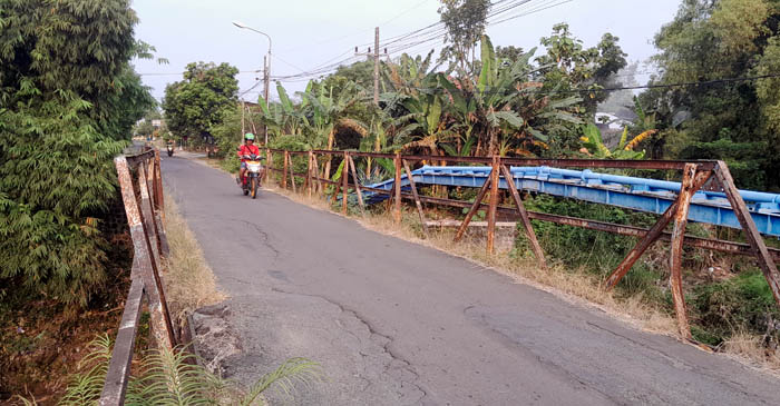 KURANG LEBAR: Proyek pembangunan ulang Jembatan Guyung, Gerih, dalam proses lelang. (DOKUMEN/JAWA POS RADAR NGAWI)