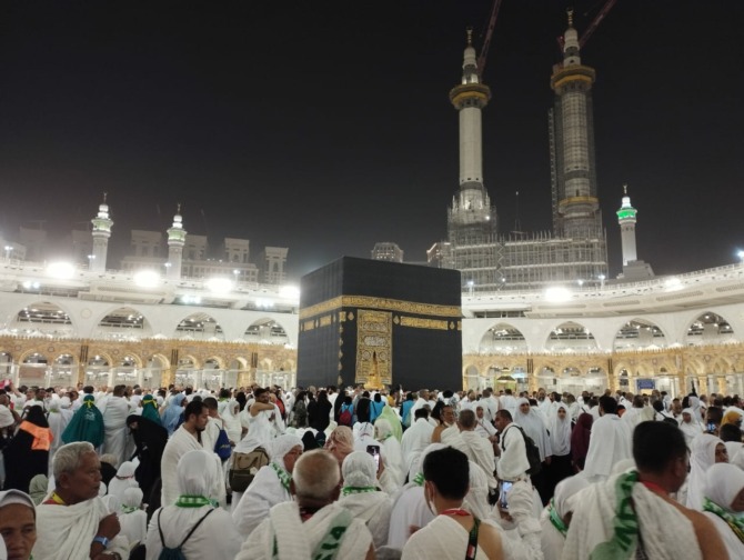 Ilustrasi foto: Suasana sekitar Masjidil Haram, Makkah, saat ribuan jemaah menjalani umrah beberapa waktu lalu. (ISTIMEWA)