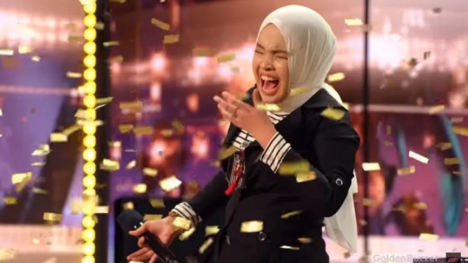 Putri Ariani bersorak kegirangan setelah mendapatkan Golden Buzzer usai bernyanyi di America