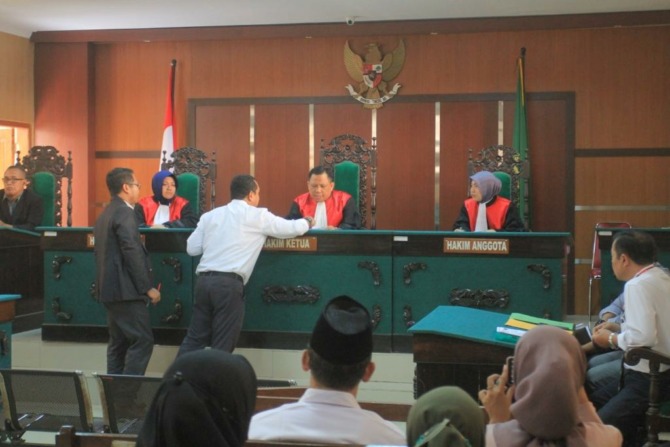 PERDATA: Perkara sengketa lahan seluas 595 meter antara PCNU Kota Madiun dengan Yayasan Dewi Masyithoh masuk dalam tahap persidangan dengan agenda pembacaan materi gugatan di PN setempat kemarin (31/5). (BAGAS BIMANTARA/RADAR MADIUN)