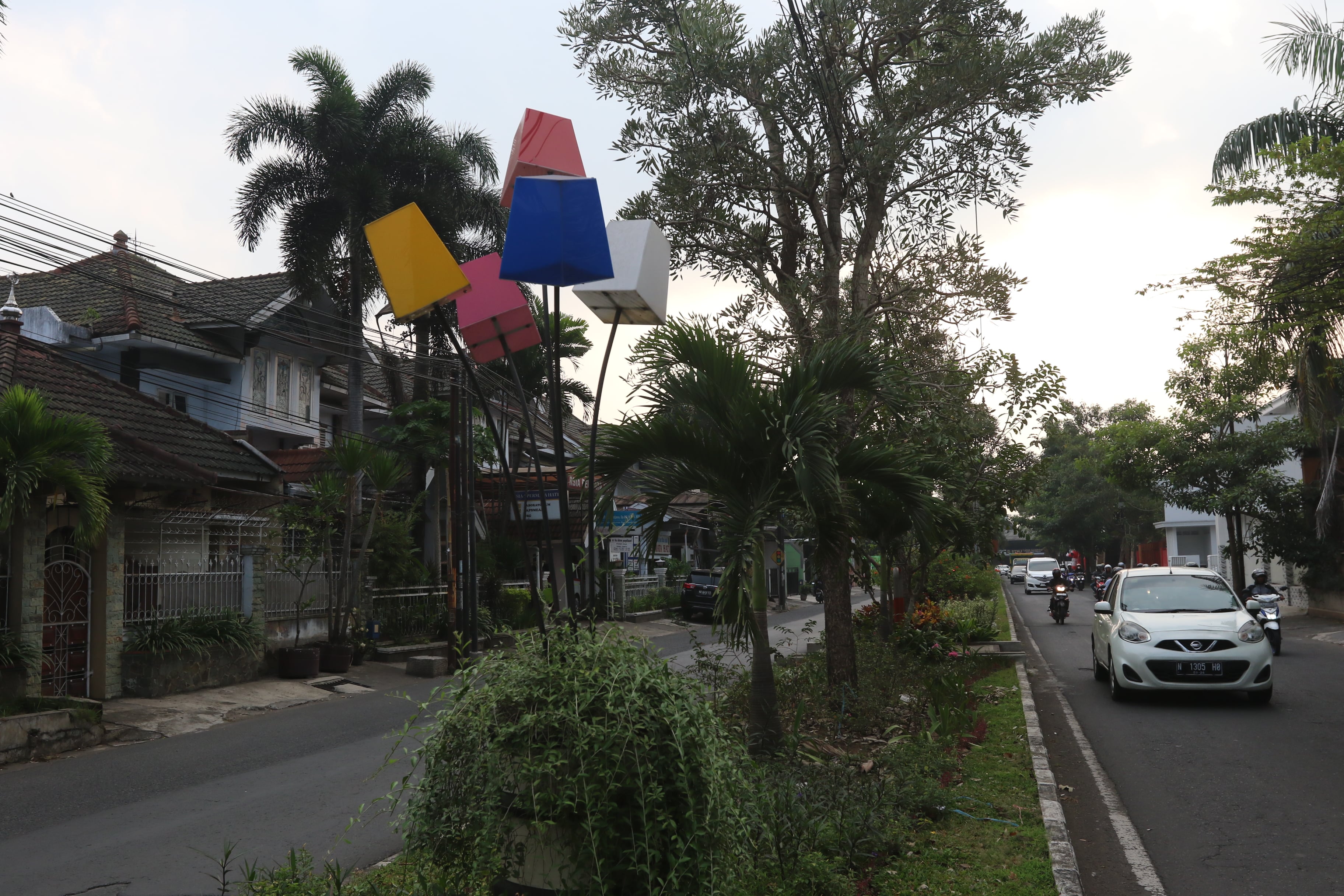 WAJAH KOTA: Taman median jalan di Jalan Danau Kerinci, Sawojajar akan ditata oleh DLH Kota Malang.