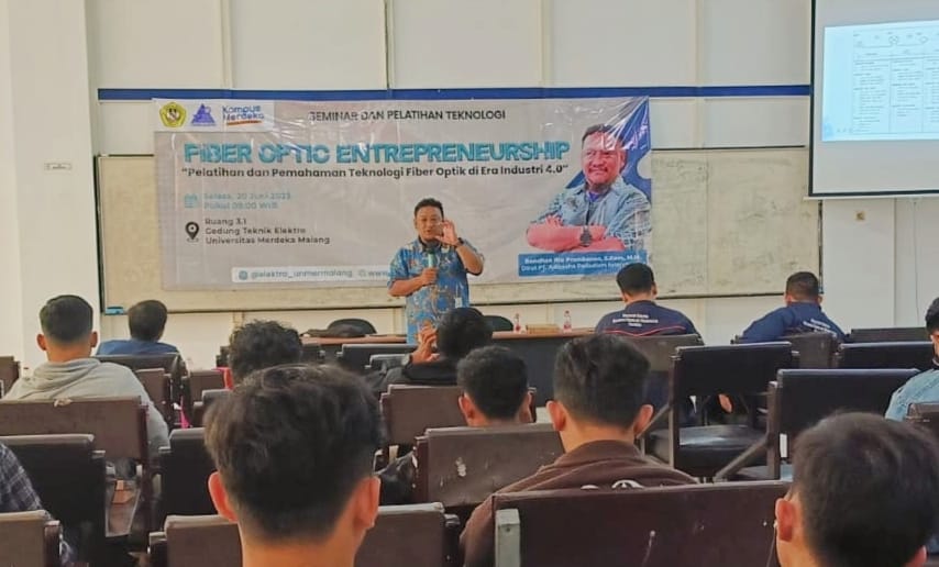 Seminar dan pelatihan fiber optik dalam rangka meningkatkan jiwa entrepreneurship mahasiswa Unmer Malang
