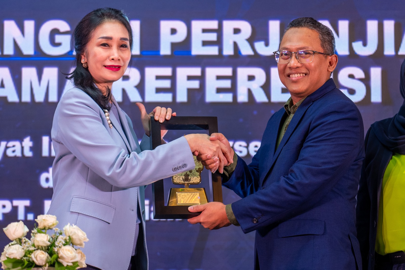 Simbolis kerjasama BRI dan Pegadaian