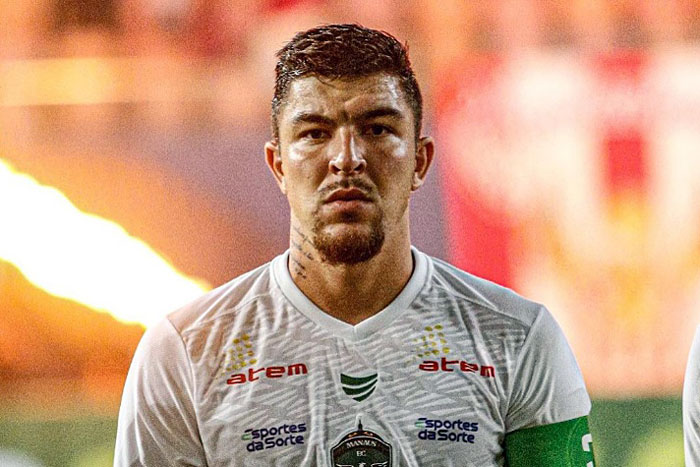 Charles Raphael membela Tim Portuguesa-RJ di kompetisi Seri C Brazil musim lalu. Pemain 28 tahun itu menjadi rekrutan asing kelima Tim Arema FC.