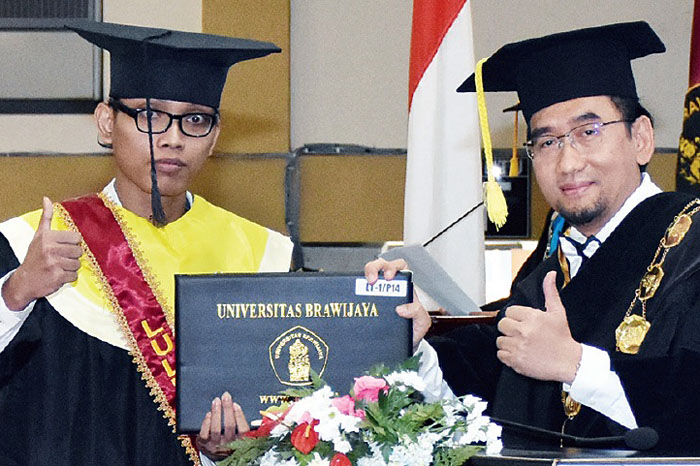 Juve Henson diwisuda pada 25 Juni 2023 lalu Jurusan Sastra Jepang Fakultas Ilmu Budaya (FIB) Universitas Brawijaya (UB) selama 3 tahun empat bulan.