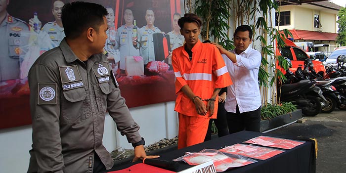 Andre Dicky, warga Kelurahan Tanjungrejo, Kecamatan Sukun terlibat dalam sindikat perdagangan narkoba dalam beberapa bulan terakhir.