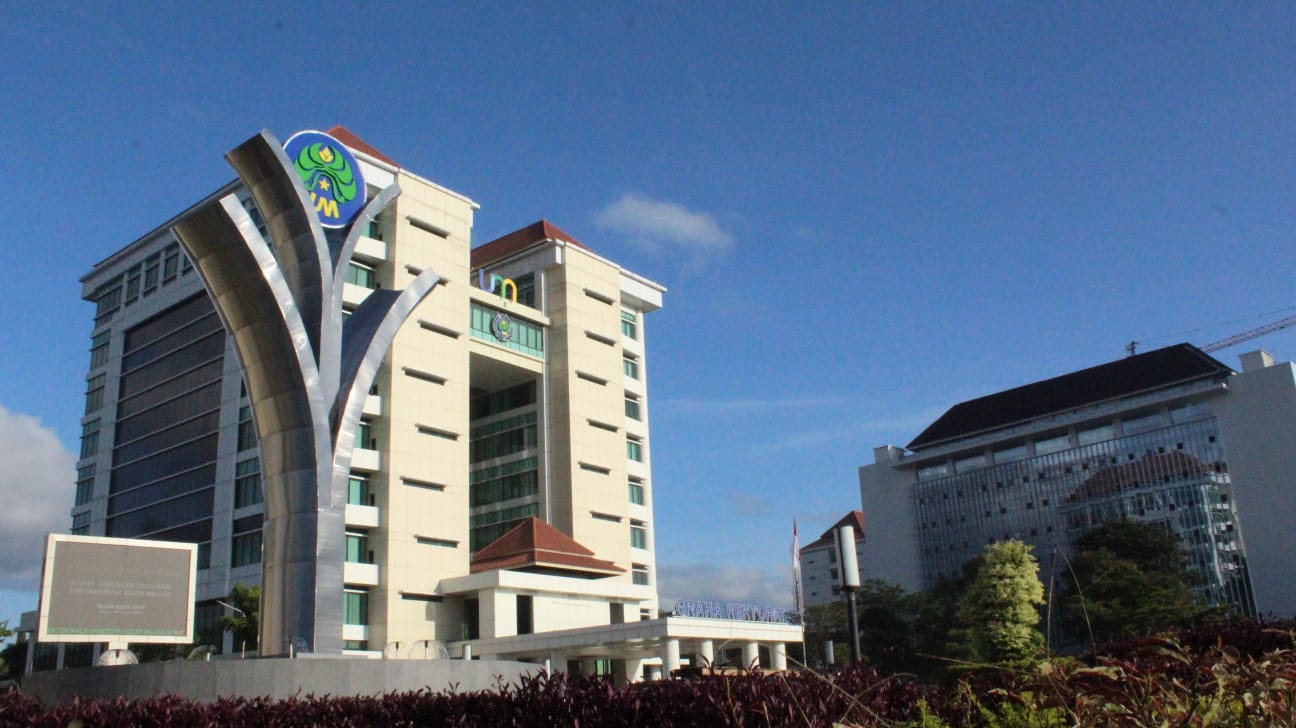 Rektorat Universitas Negeri Malang (UM) tampak megah. Kampus eks IKIP Malang itu akan menggelar seleksi mandiri berbasis komputer mulai 12 Juli mendatang