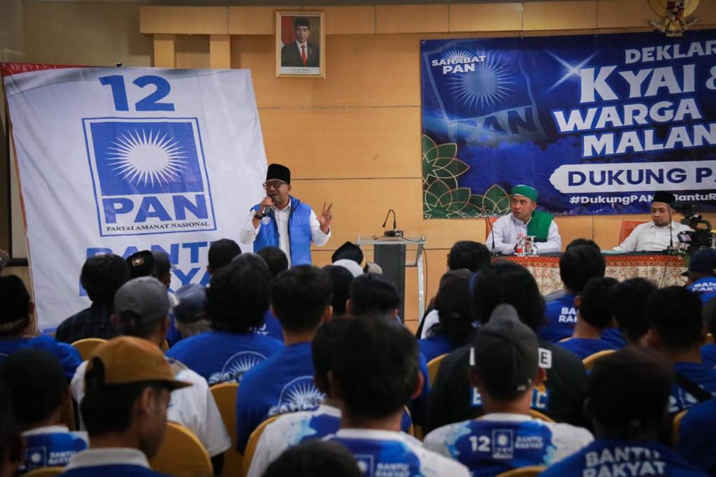 Gus Ferry (kiri depan) menyampaikan dukungan penuh warga NU Malang Raya untuk Partai Amanat Nasional dalam Pilpres 2024