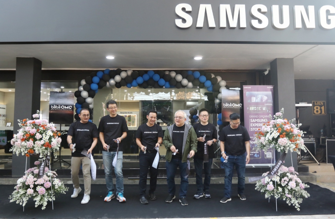 Prosesi potong pita SES Malang oleh Mr Lo Khing Seng, Mr Yadi Prayitno, Mr Erwin Johannes dari SEIN serta Mr Dony Satria Munaf, Mr Hioe Ankin, dan Mr Alvin Harirahardjo dari Blibli OMG, (12/7) sore.