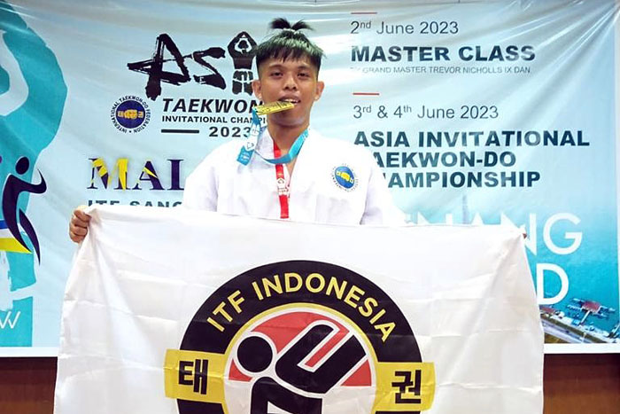 Derlin Julianto, atlet Taekwondo, mahasiswa UMM sekaligus peraih medali emas kejuaraan ITF tingkat Asia di Malaysia.