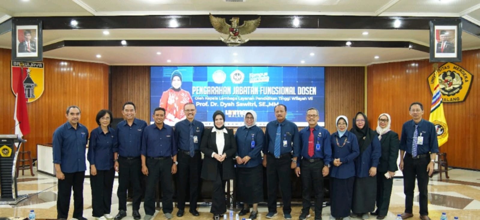 Kepala LLDIKTI Wilayah VII Jawa Timur bersama Rektor UNMER Malang yang didampingi jajarannya.