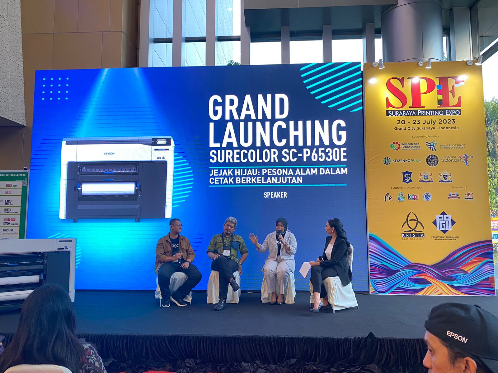 Grand launching Epson P-series edisi terbaru. Yakni Epson SureColor SC-P6530E dengan teknologi warna abu-abu paling gress.