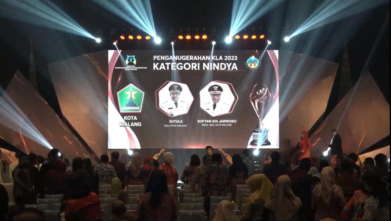 Panggung penghargaan Forum Anak Nasional dan Peringatan Hari Anak Nasional 2023 yang berlangsung di Semarang