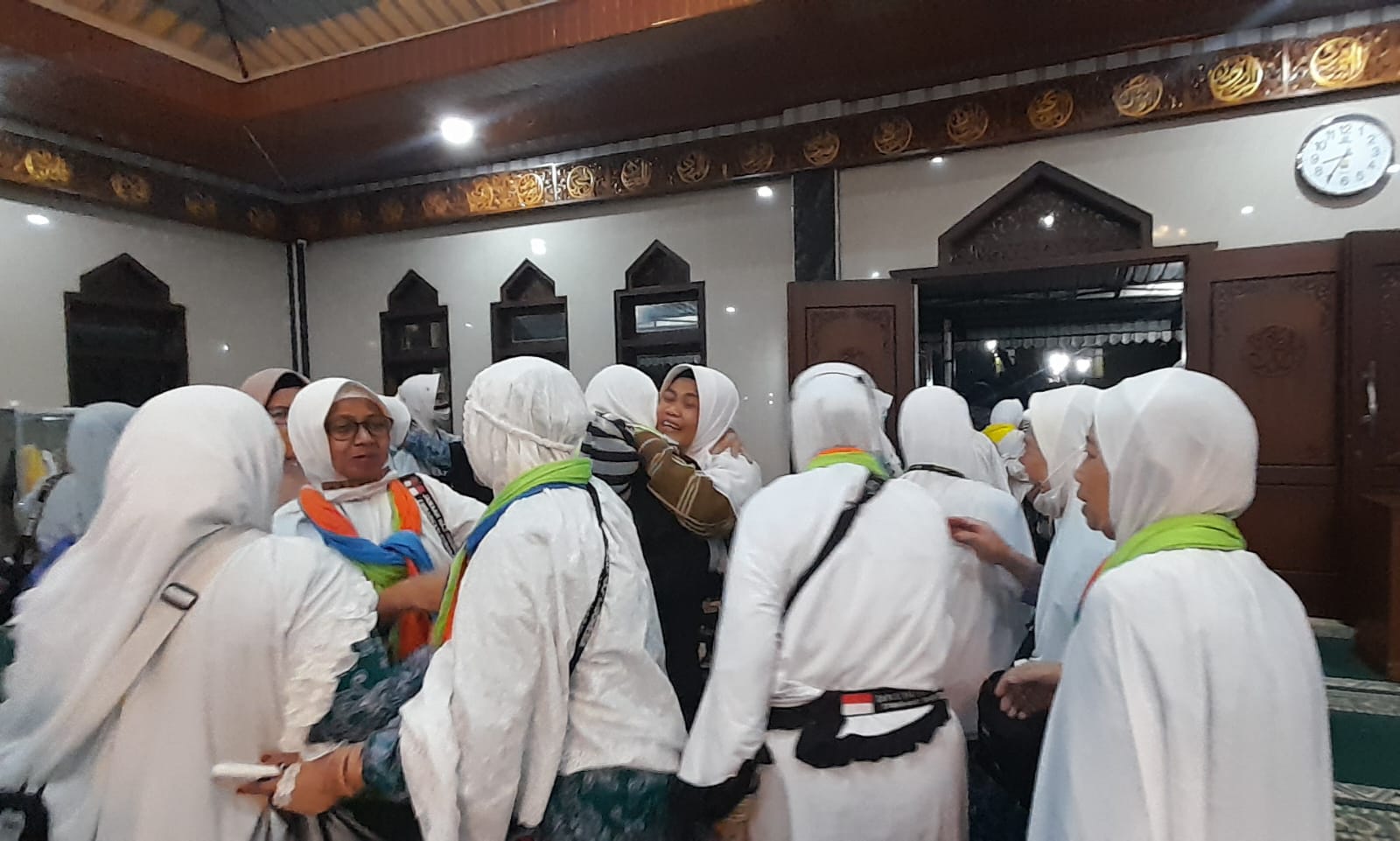 TIBA DI BATU: Para jamaah haji asal Kota Batu kembali dengan selamat dan lengkap.