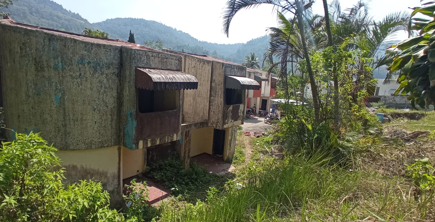 TAK TERAWAT: Bangunan Hotel Songgoriti yang semakin kumuh.