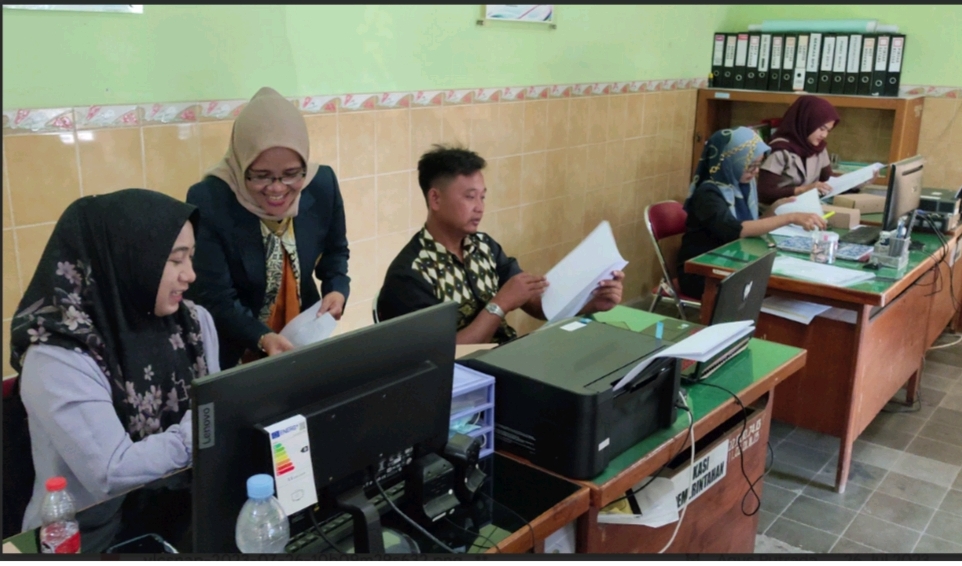 Tim Doktor Mengabdi Departemen Statistika FMIPA, FILKOM, FEB, dan LPPM Universitas Brawijaya Bersama Aparatur dan Masyarakat Desa Bedug Kecamatan Ngadiluwih Kabupaten Kediri Jawa Timur