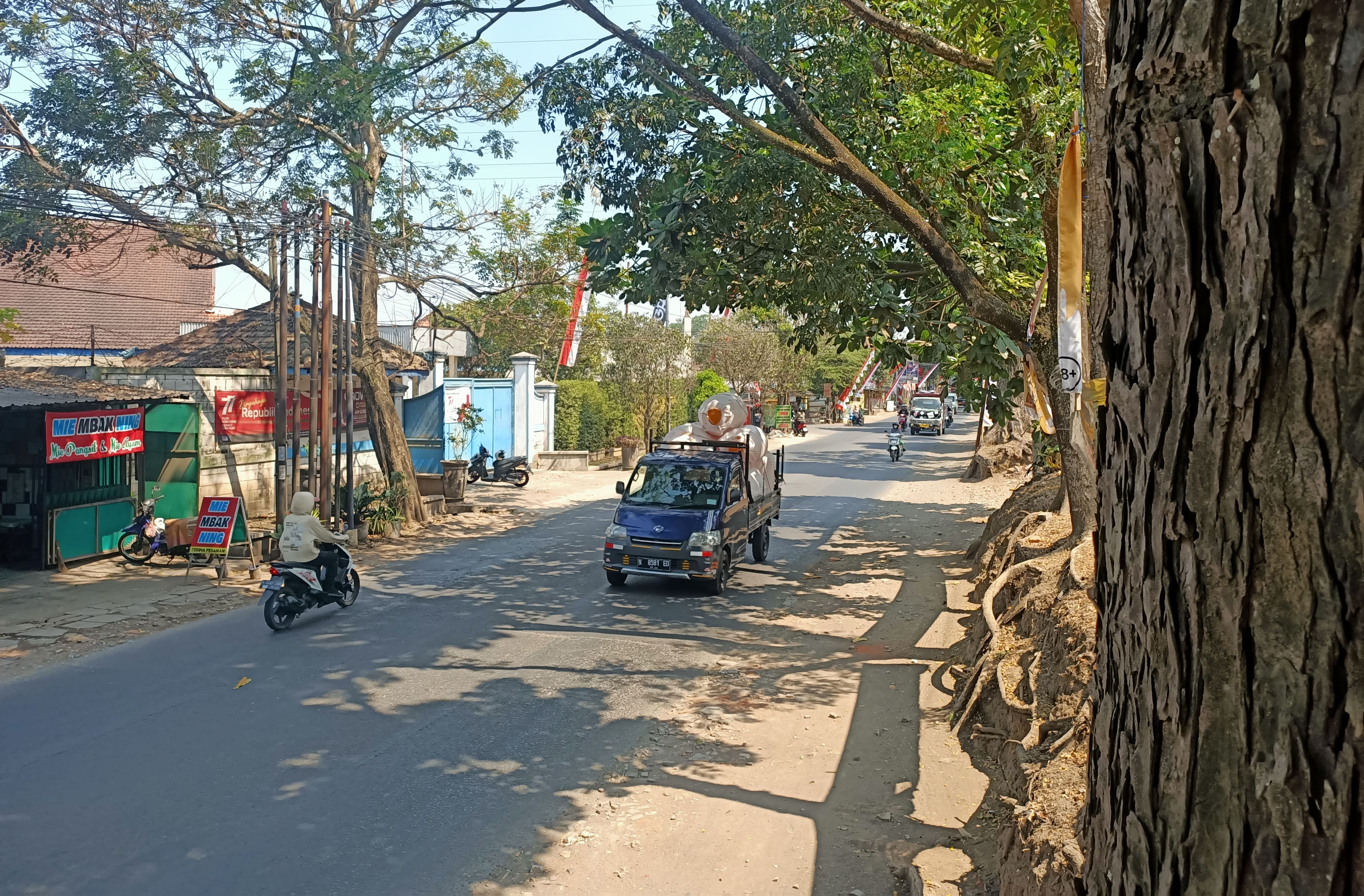 JALUR TIMUR: Ruas Jalan Ki Ageng Gribig bakal dilebarkan, kemarin (2/8). Tujuannya untuk memperlancar arus lalu lintas.