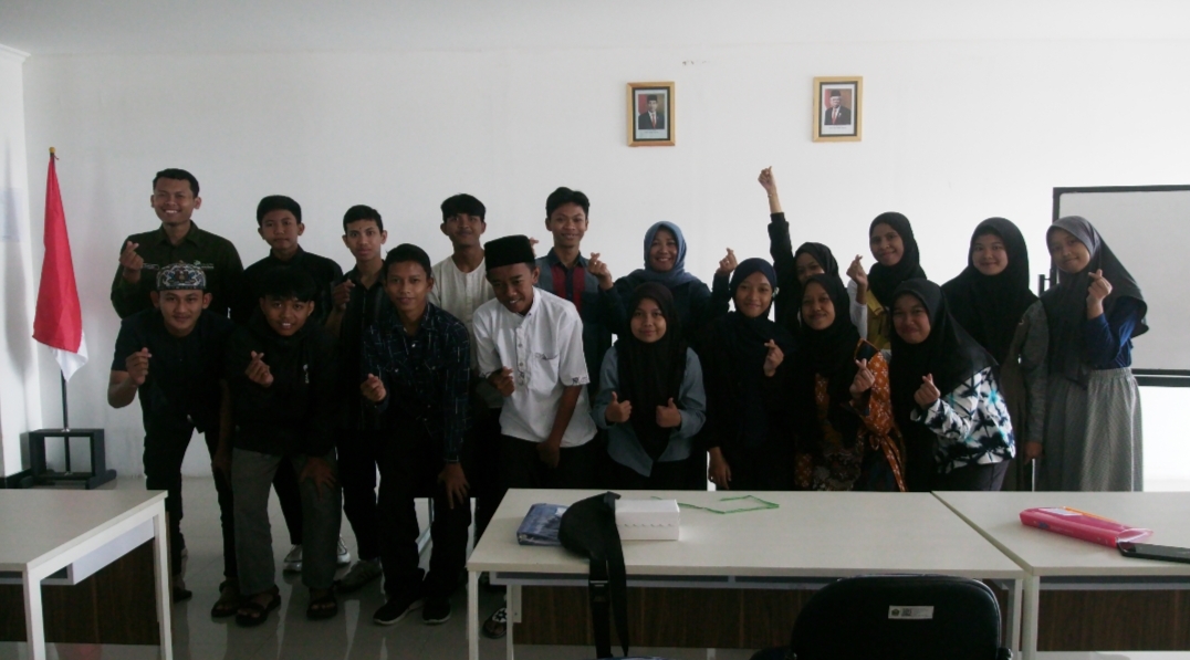ENTERPRENEUR MUDA : Semangat pelajar yang mengikuti program "YASAPreneur" beberapa waktu lalu.