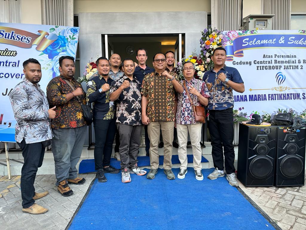 Jajaran manajemen FIFGROUP dalam peresmian Central Remedial di Kabupaten Malang.