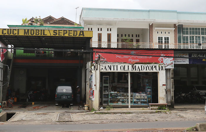 Lahan cucian mobil exit tol Madyopuro.