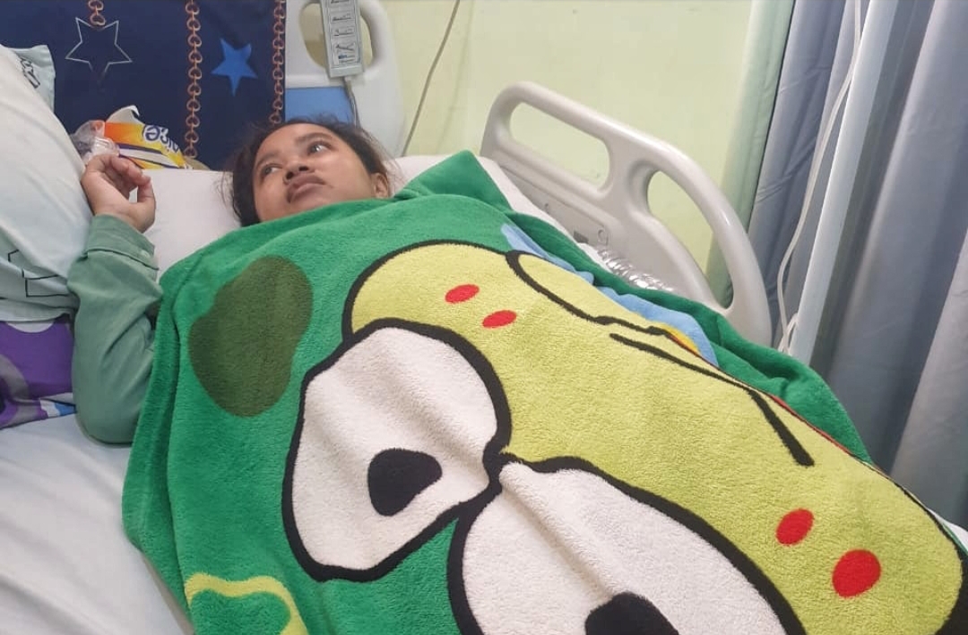 Indah Wahyuni, pasien dari Desa Sidorenggo, Ampelgading ini menjalani rawat inap di RSUD Kanjuruhan sejak Selasa (8/8) lalu. Peserta BPJIS PBID ini tetap bisa berobat tanpa biaya dengan membawa SKTM