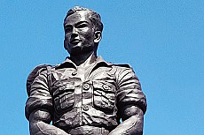 DIRAWAT SUKARELA: Perawatan di Monumen Palagan Mendalan biasa diinisiasi komunitas dan warga setempat.
