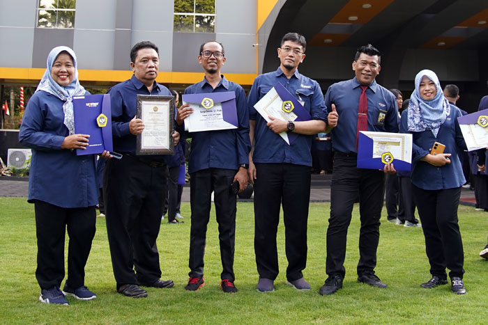 Civitas akademika UNMER Malang menerima apresiasi dari kampus.