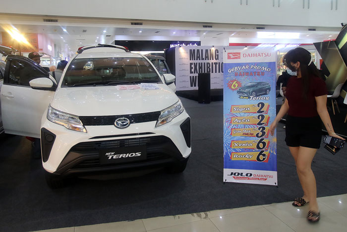 ADA PROMO LANJUTAN: Mobil Daihatsu New Terios cukup banyak menarik minat pengunjung selama event Malang Exhibition Week berlangsung.