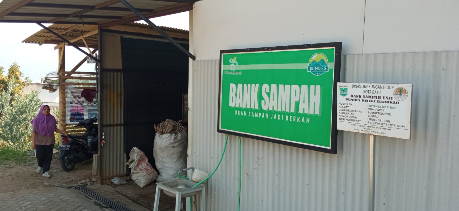 PERCONTOHAN: Bank sampah yang dikelola Desa Sumbergondo, Bumiaji mampu mengolah sampah dengan baik.
