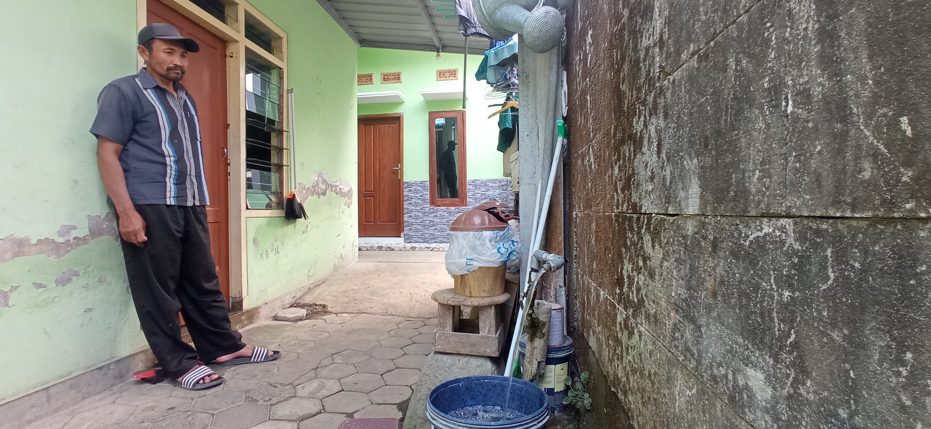 MENGALIR: Air Hipam di Dusun Sumbersari, Desa Sumberejo, Kecamatan Batu yang sempat mati sudah mengalir lagi.