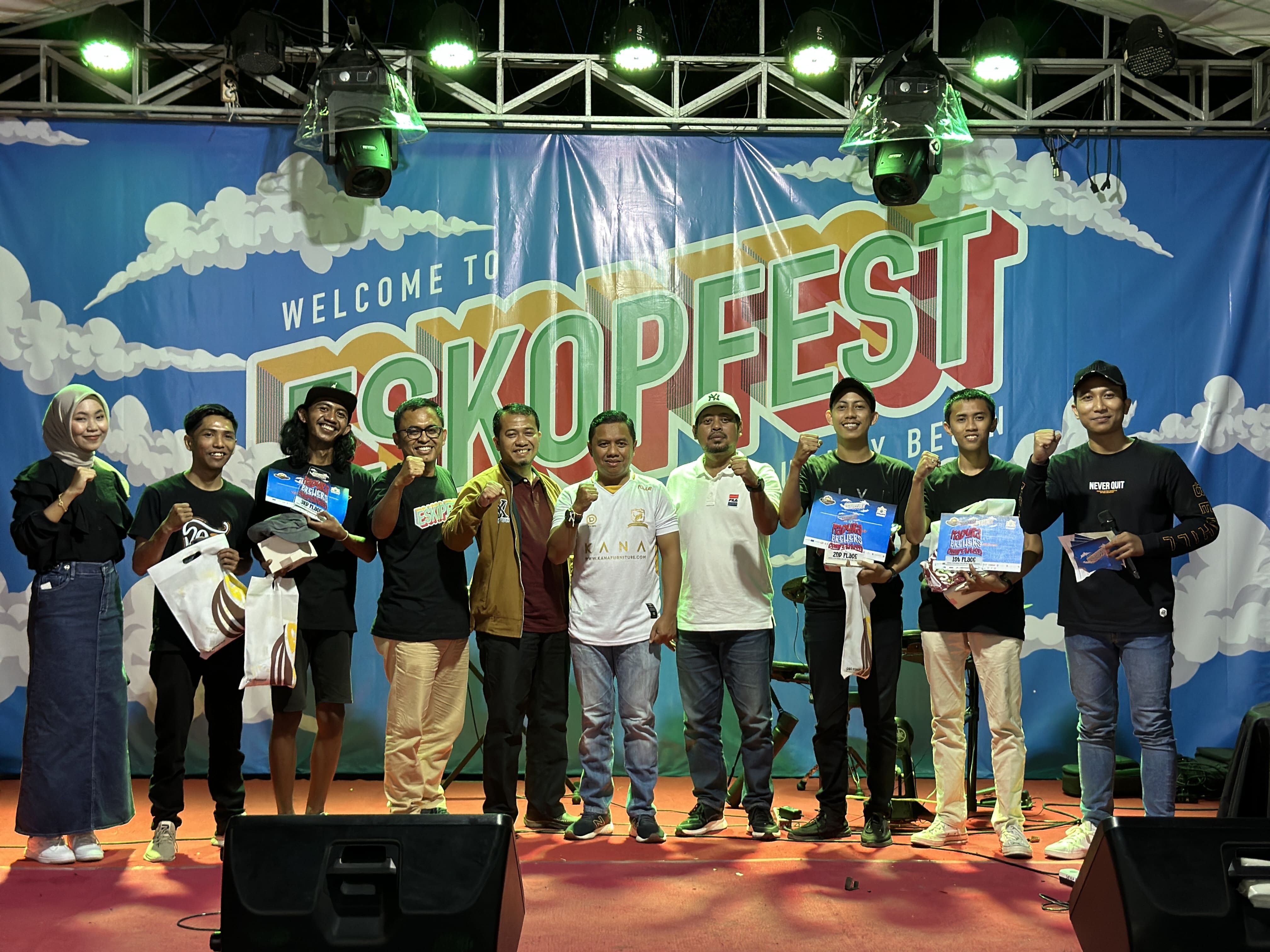 DBD Powder bersama komunitas barista muda dan pemilik coffee shop di ESKOPFEST 2023 di Pamekasan Madura