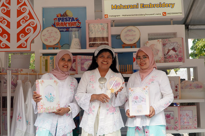 Produk bordir karya Aliefien Primianti yang dipamerkan di Pesta Rakyat Simpedes BRI