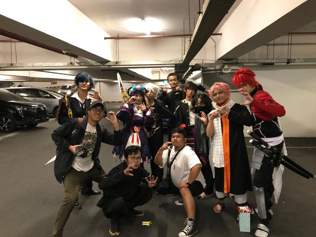 RUTINITAS: Para anggota Cosuki Malang berkumpul di gedung Fakultas Ekonomi dan Bisnis (FEB) Universitas Brawijaya (UB) setiap Kamis malam.