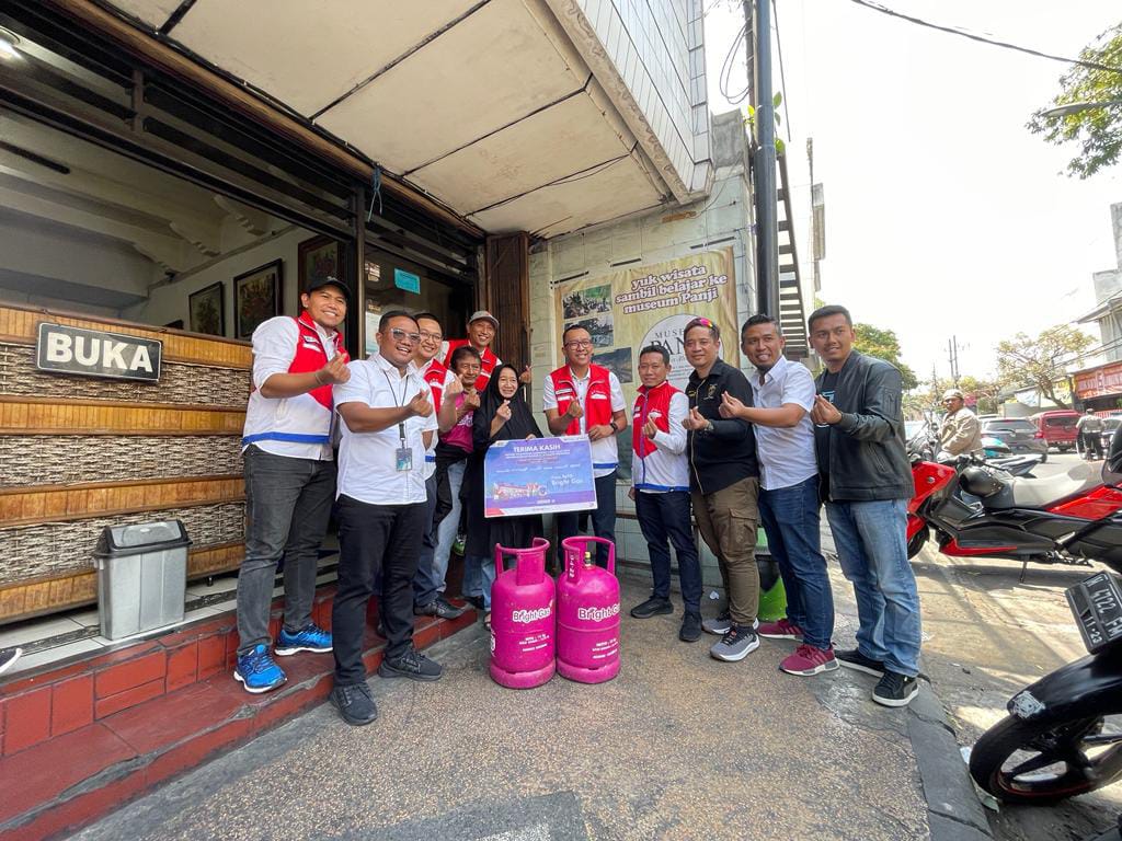 Pertamina memberikan tabung bright gas 12 kilogram di warung Rawon Nguling Kidul Dalem