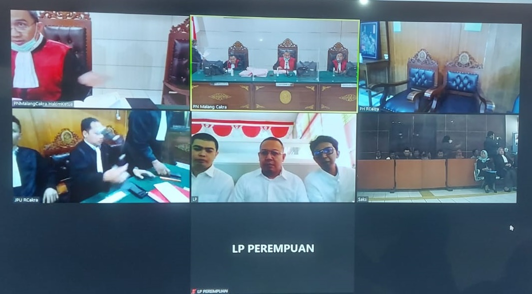 Suasana persidangan perdana Wahyu Kenzo, tersangka kasus Auto Trading Gold (ATG), di PN Malang.