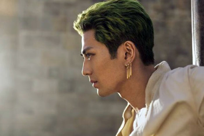 Mackenyu Arata berperan sebagai Zoro dalam adaptasi Netflix One Piece