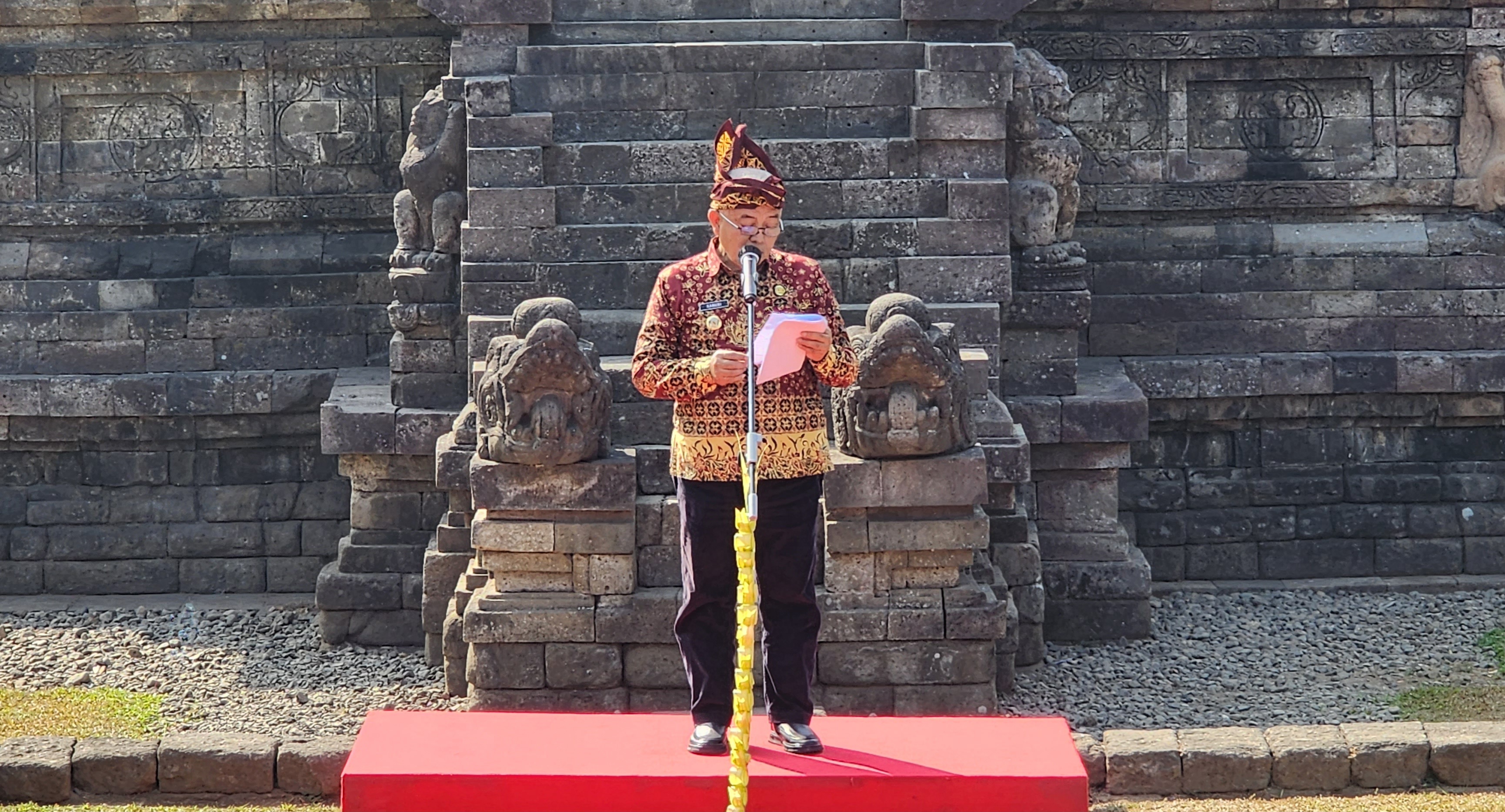 Bupati Malang menekankan tema HUT tahun ini membawa semangat untuk bangkit di sektor pembangunan, ekonomi, sosial, pariwisata, dan pendidikan.