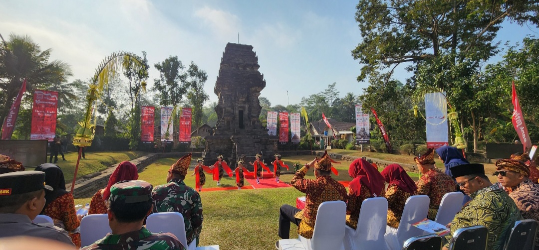 Tari Beskalan menjadi pembuka launching logo dan hari jadi ke-1263 Kabupaten Malang di Candi Kidal, Jumat (8/9) pagi.