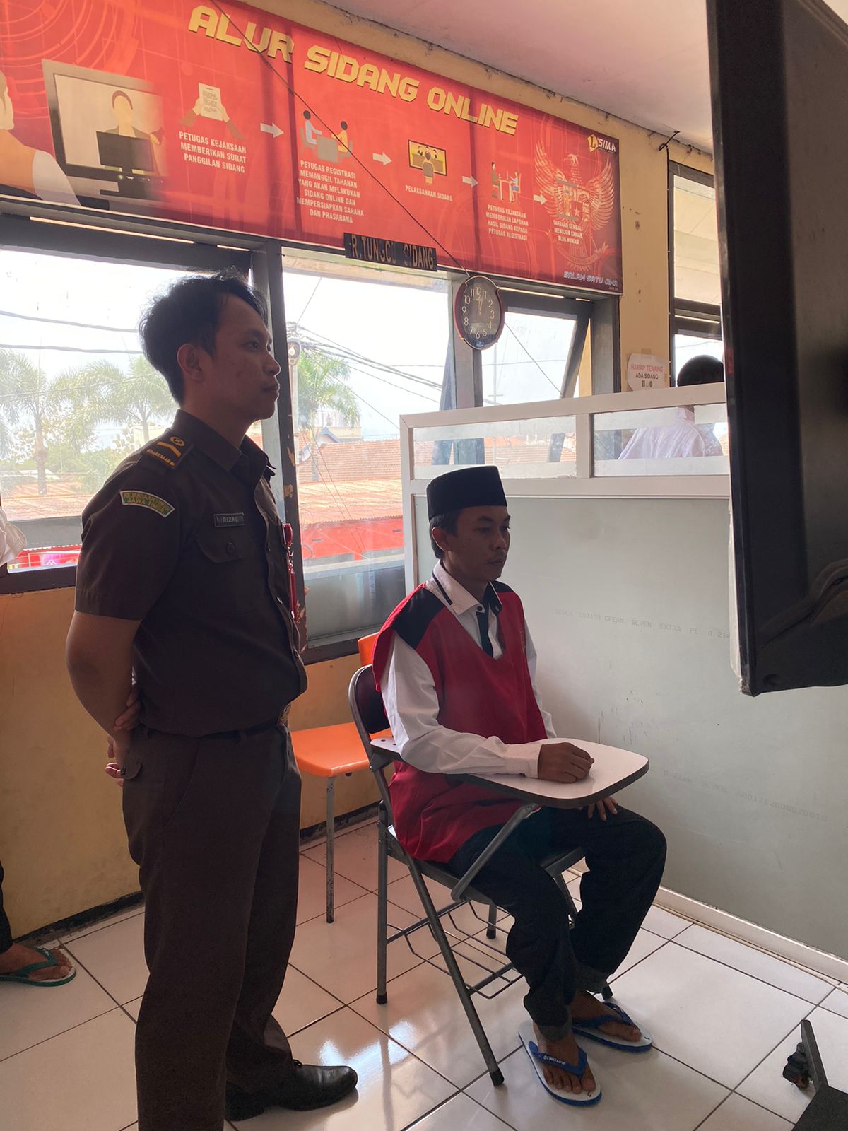 DIPENJARA: Rudi Purwanto mengikuti persidangan di PN Kota Malang, Rabu (13/9)