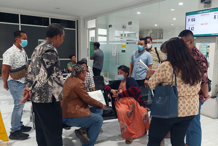 Penyidik Polda Jatim menjemput F. M. Valentina di salah satu rumah sakit swasta di Kota Malang pada Selasa malam (12/9).