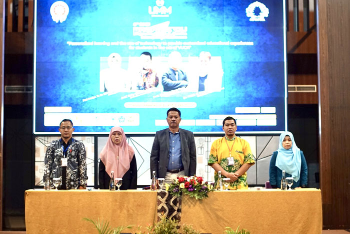 Warek I UMM Prof Syamsul Arifin (tengah) Prof Dr Rully Charitas Indra Prahmana (dua dari kanan) dari Universitas Ahmad Dahlan dan Assoc Prof Dr Siti Hadjar Binti Halili (kanan) University of Malaya
