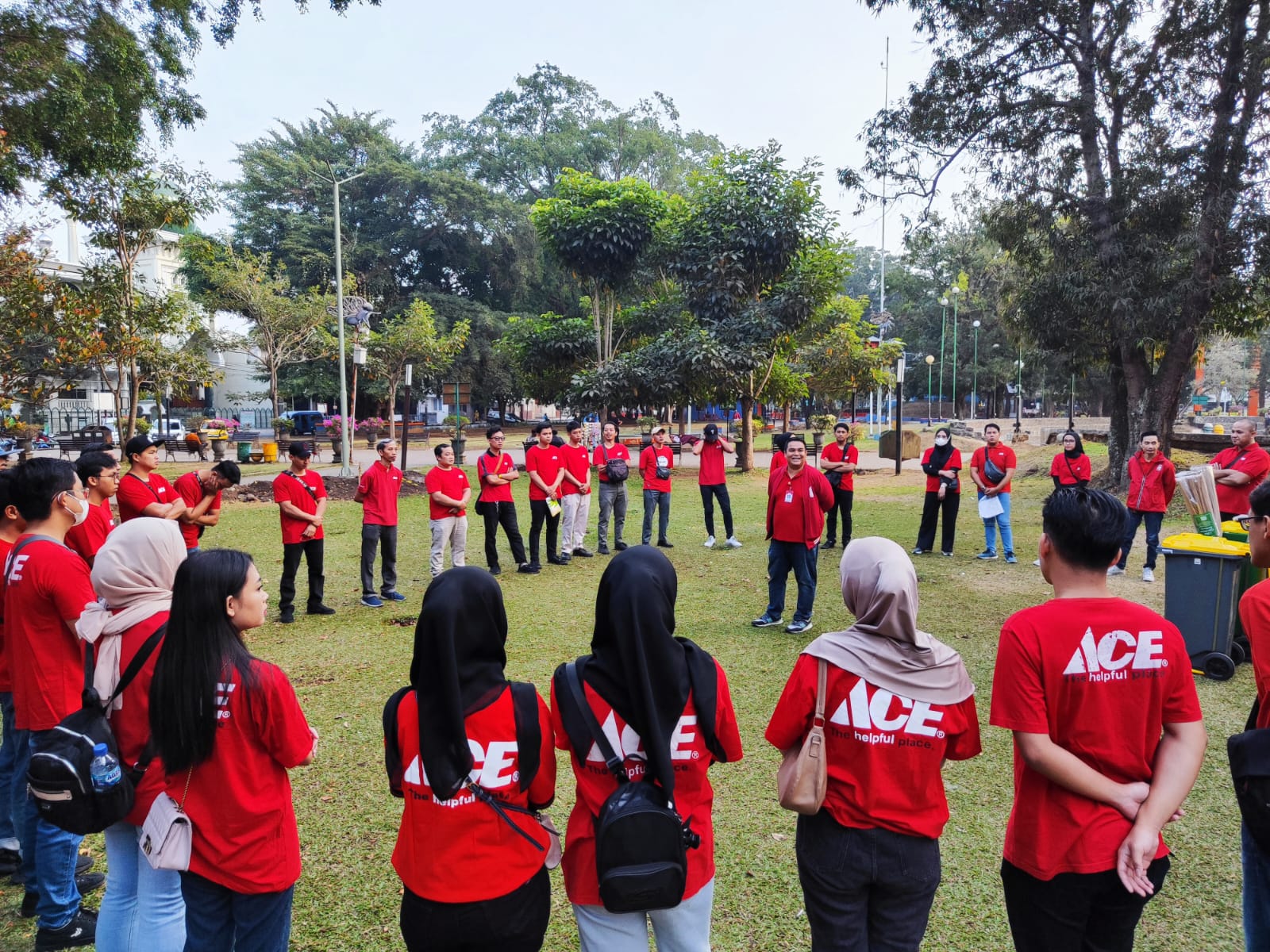 ACE untuk Indonesia Bersih sebelum kegiatan di Alun Alun Merdeka