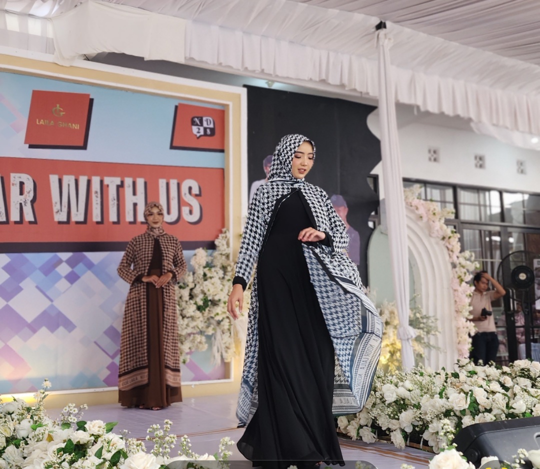 Salah satu koleksi untuk segmen remaja putri, selain tetap syar