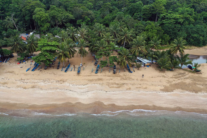 Pantai Kondang Merak Malang selatan difoto bird eye view dengan drone