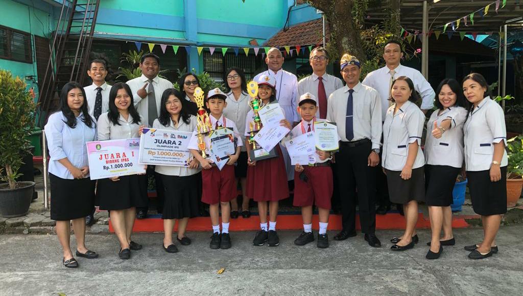 PANEN PRESTASI : Guru dan siswa SDK Mardi Wiyata 2 Malang menunjukkan prestasi yang membanggakan di tahun ini.
