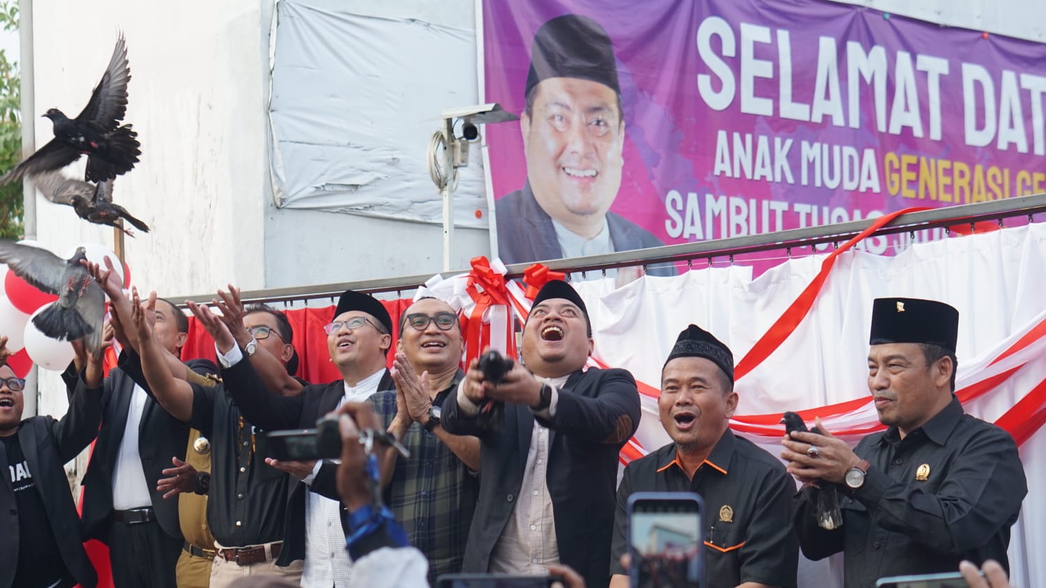 UNTUK NEGERI: Presiden NGG Puguh Pamungkas (tiga dari kanan) ketika meresmikan Kampung Wirausaha Nusantara, (istimewa)