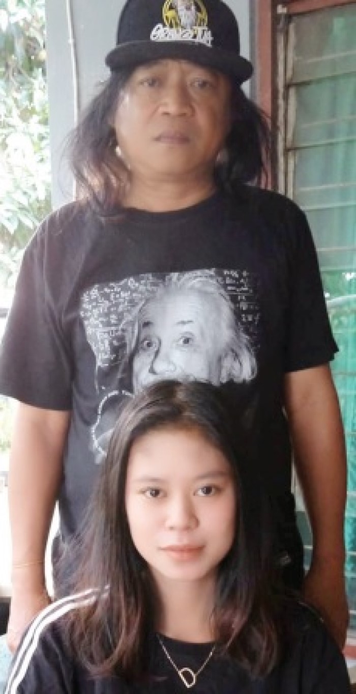 Yoyok Indra Andrianto bersama anak kesayangannya, Debora Acha Stephani yang merupakan korban luka tragedi Kanjuruhan.