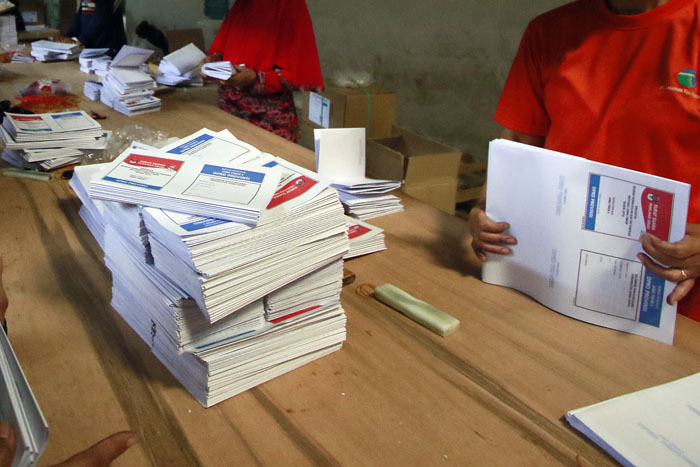 Surat suara Pemilu dilipat di Kota Malang
